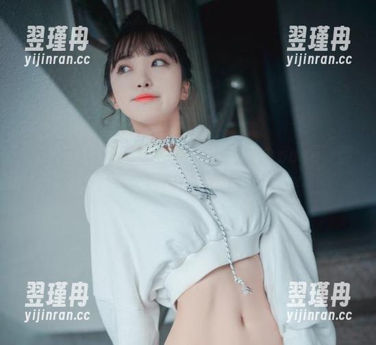 HaNari(하나리)在照片里做的每个pose，都在暗示我该尝试个新的cos风格！-翌瑾冉