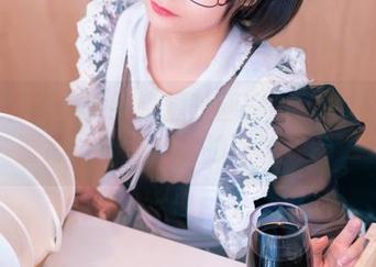 黑色制服少女的喵糖映画：一定也有一颗童心，不然谁会拍这种套图？