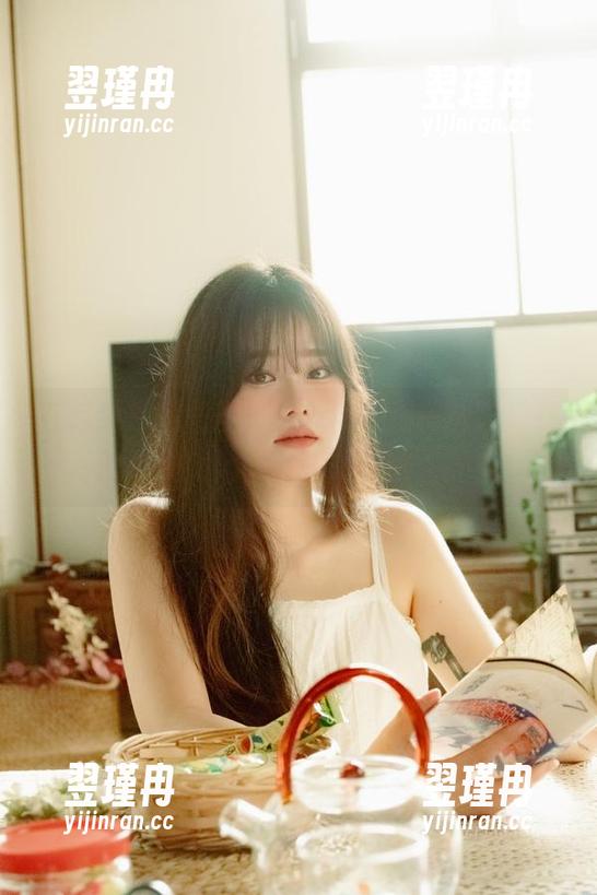 在这组福利图里，Sira(시라)简直就是我的精神维他命，快来吸收营养！-翌瑾冉