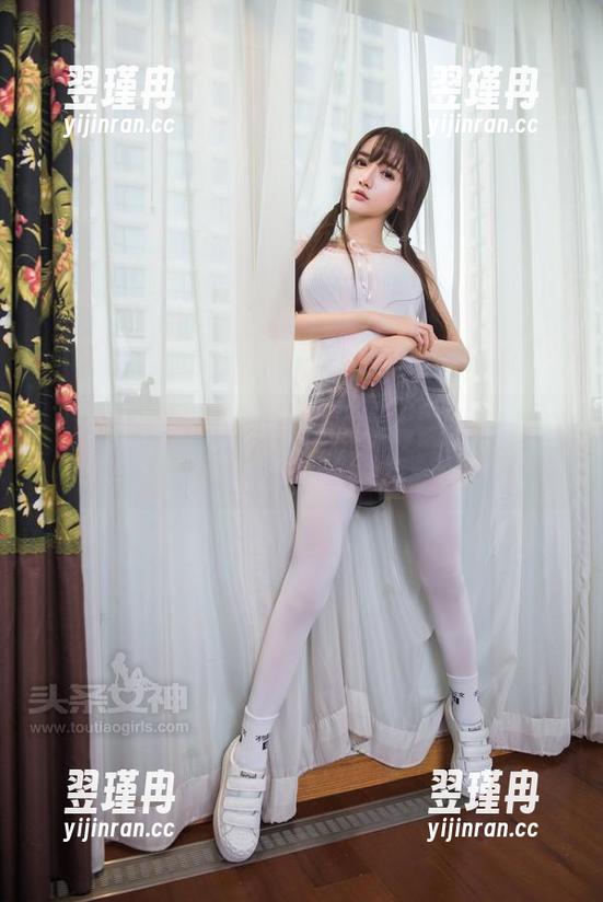 TouTiao头条女神 - 无圣光的刘瑾希和她的红裙,谁说只有黑甜梦才能成真?-翌瑾冉 TouTiao头条女神 - 无圣光的刘瑾希和她的红裙,谁说只有黑甜梦才能成真?-翌瑾冉