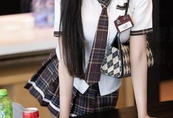 XIAOYU语画界 - 海边挥手，杨紫嫣给你送来了：高清图册，YES，继续说，走过路过不如停留。