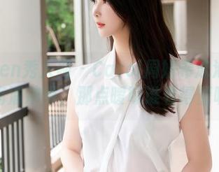 Xiuren秀人网 - Carol周妍希泳池写真：高清演绎，那点暧昧谁看得懂呢？