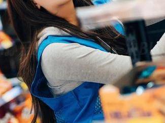 yeeun孙乐乐的写真：每一块BLUECAKE都是一扇窗