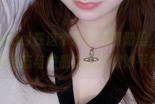 サク(saku)在这个水手服图册里，轻松驾驭萌态与性感之间的微妙平衡