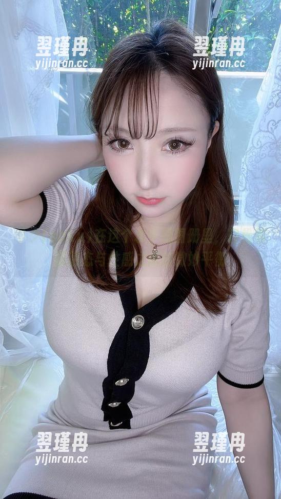 サク(saku)在这个水手服图册里，轻松驾驭萌态与性感之间的微妙平衡-翌瑾冉