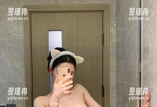 微密圈 - 不爱笑的赛琳洗澡秘籍：浴缸里的美图大集合！-翌瑾冉
