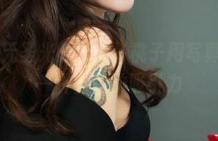 丽柜 - 无圣光的天台，桃子用写真说出了一种微妙的吸引力