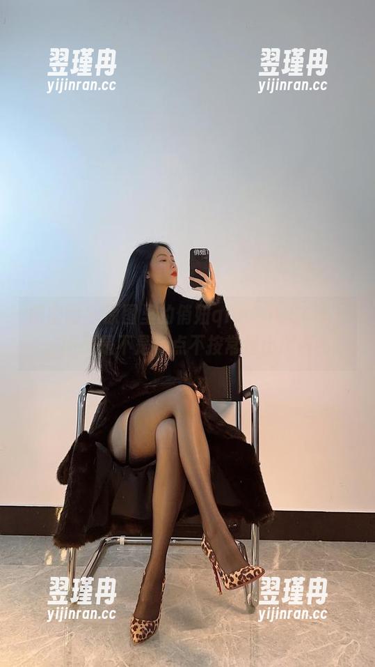 微密圈 - 原图里的俏妞qiaoniuTT秘书，图册是不是有点不按常理出牌啊？-翌瑾冉