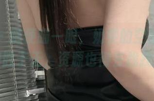 微密圈 - 随便瞄一眼，奶雯的空姐原图就聊胜于无，资源也得去找找。