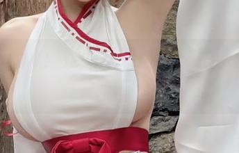 小仓千代w：她的泳装图片，把沙滩都烤焦了