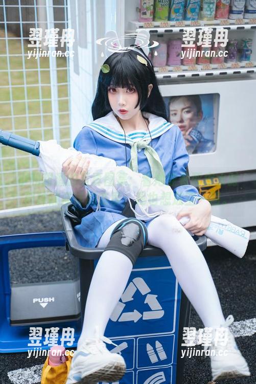 小和甜酒的写真图集:看她穿着死库水时那种懒洋洋的态度,我也想放空一回。-翌瑾冉 小和甜酒的写真图集:看她穿着死库水时那种懒洋洋的态度,我也想放空一回。-翌瑾冉