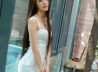 尤果网 - 当王谨轩的美足写真出现，你可能会忘记要走路，真的是美得让我想瘫在地上！