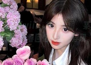 校服里的怡子yiii，私拍美图，某种又甜又涩的青春回忆在悄然浮现。
