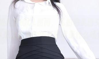 在抖娘利世的OL房间，私拍和美图交织，真想知道她的午后咖啡是什么味道
