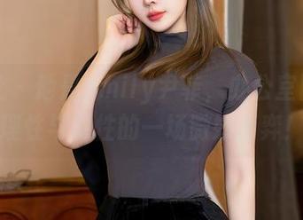星颜社 - 他是Emily尹菲，办公室图集：理性与感性的一场微妙博弈！