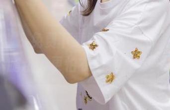 梦丝女神 - 免费下载魏婷婷的套装，不怕腿粗，更怕衣服适合你！