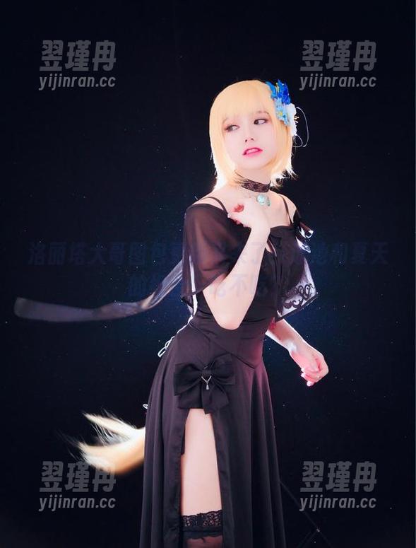 洛丽塔大哥图包更新又来了！泳池和夏天的组合，吃不吃？-翌瑾冉