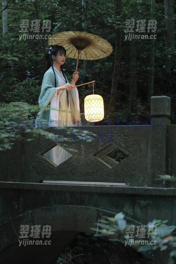 白莉爱吃巧克力的芭芭拉写真是怎样撩人的?简直不敢看!-翌瑾冉 白莉爱吃巧克力的芭芭拉写真是怎样撩人的?简直不敢看!-翌瑾冉