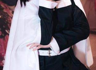 白莉爱吃巧克力啥时候开始的JK打扮？高清下载让我掉进了这个坑。
