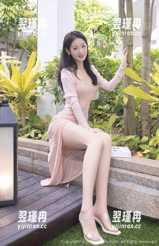 秀人网 - 谁说可爱不重要?孟狐狸FoxYini的写真集让你下载后爱不释手!-翌瑾冉 秀人网 - 谁说可爱不重要?孟狐狸FoxYini的写真集让你下载后爱不释手!-翌瑾冉