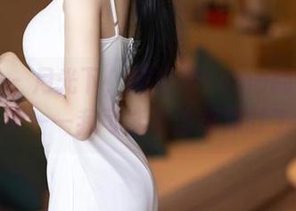 语画界 - 月光下，杨晨晨Yome的裸足写真——我可能不该再深盯了