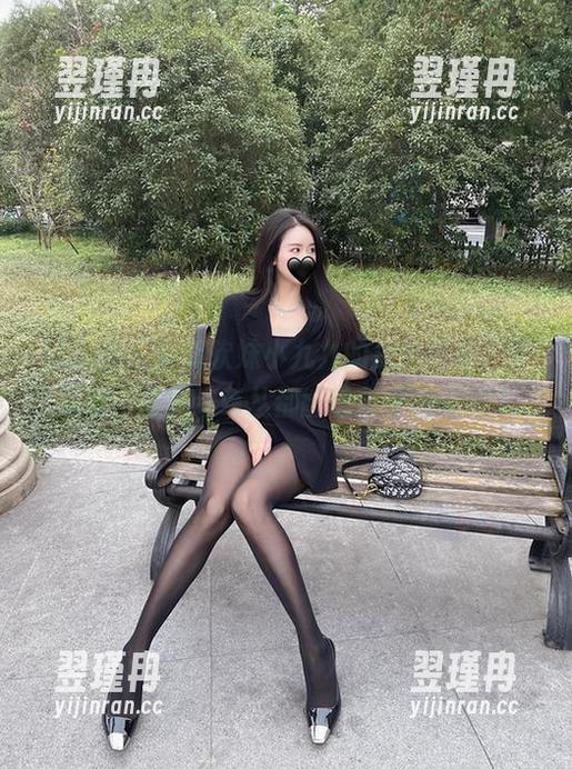 微密圈 - 分享软妹小九九的户外野餐,默默感叹,居然连草丛都能像背景般吸引人。-翌瑾冉 微密圈 - 分享软妹小九九的户外野餐,默默感叹,居然连草丛都能像背景般吸引人。-翌瑾冉
