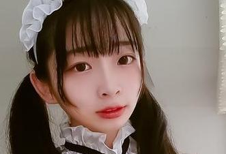 韶陌陌的新图包：透明护士？我觉得她是想让我们穿越到医院里。