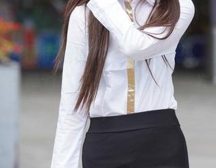 迷失在魔镜街拍的牛仔热裤女孩，美图的存在简直是对“短裤”概念的一次大探索！