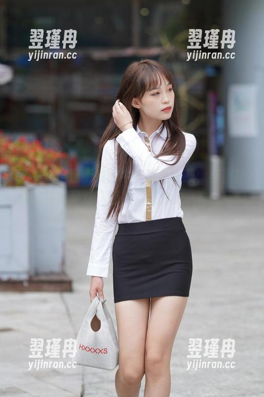迷失在魔镜街拍的牛仔热裤女孩,美图的存在简直是对“短裤”概念的一次大探索!-翌瑾冉 迷失在魔镜街拍的牛仔热裤女孩,美图的存在简直是对“短裤”概念的一次大探索!-翌瑾冉