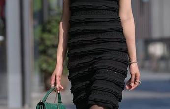 别眨眼，魔镜街拍更新！今天我们来一睹这位清晨健身女神的风采